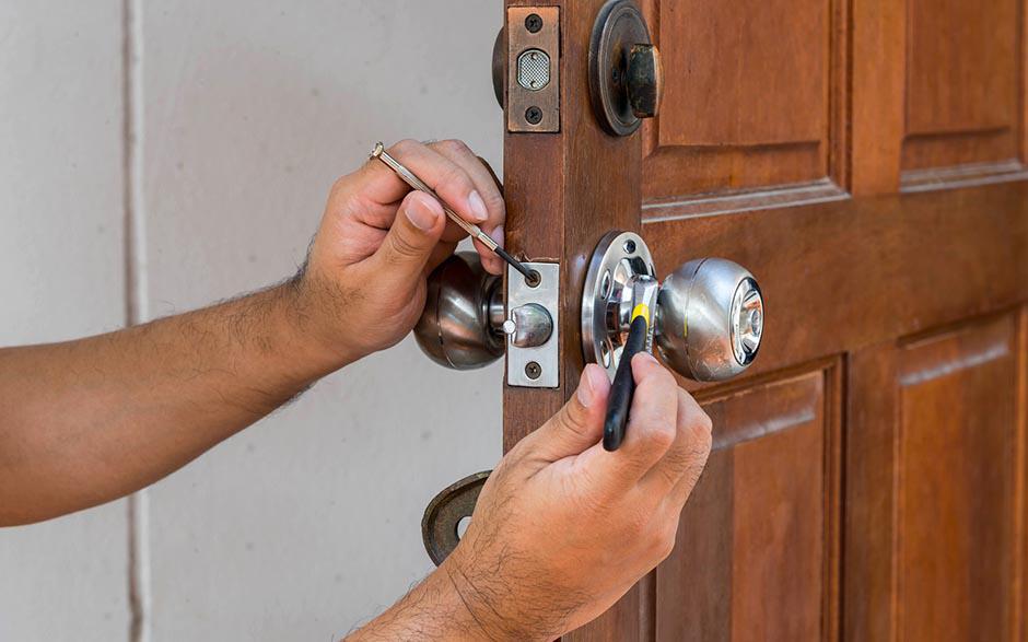 changer serrure porte Saran