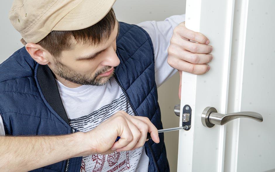changer serrure porte Saran