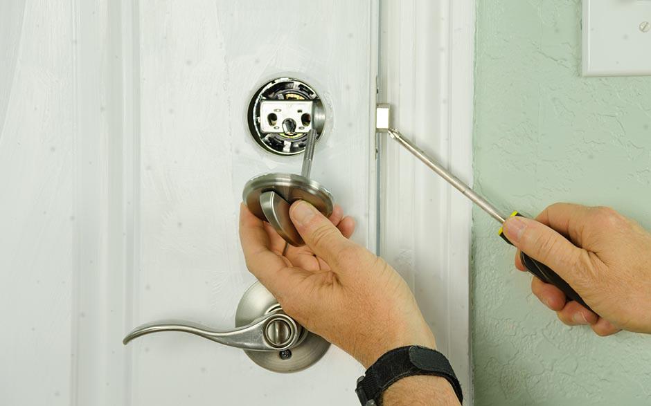 changer serrure porte Saran
